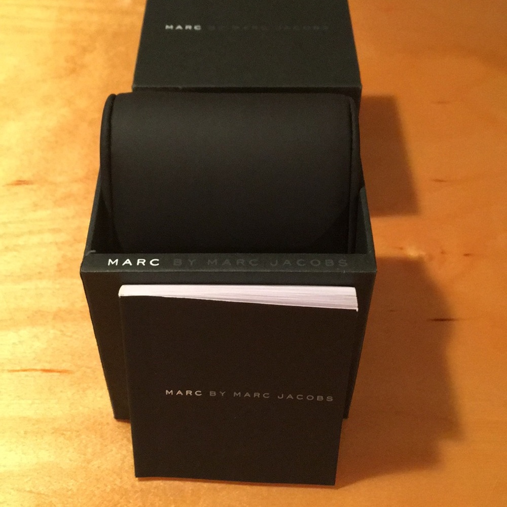 Watch box Marc by Marc Jacobs - Picture 2 of 4